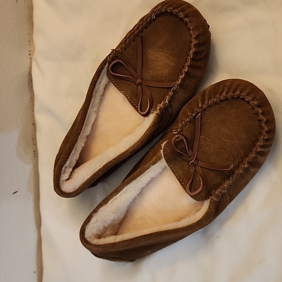 Secret Treasures Mocassin Slippers Sz 6 - Picture 1 of 2